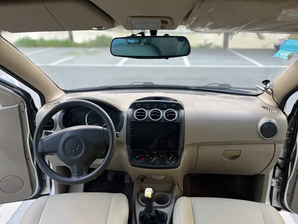 Wuling Hongguang 2014