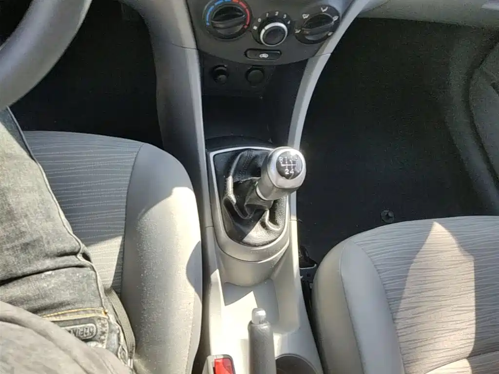 Hyundai Verna 2017 — фото 14