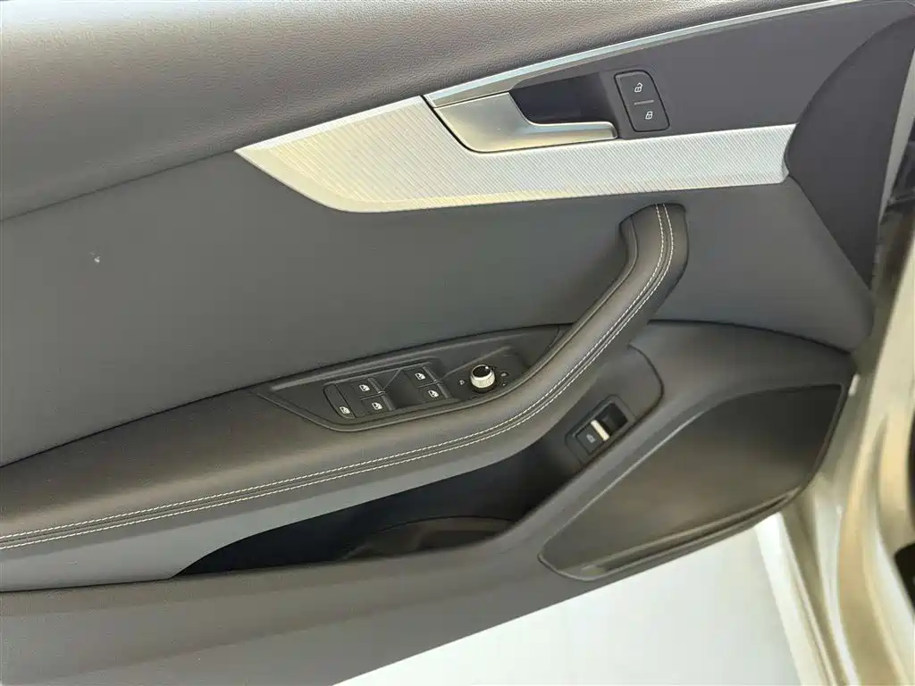 Audi A4L 2021 — фото 19
