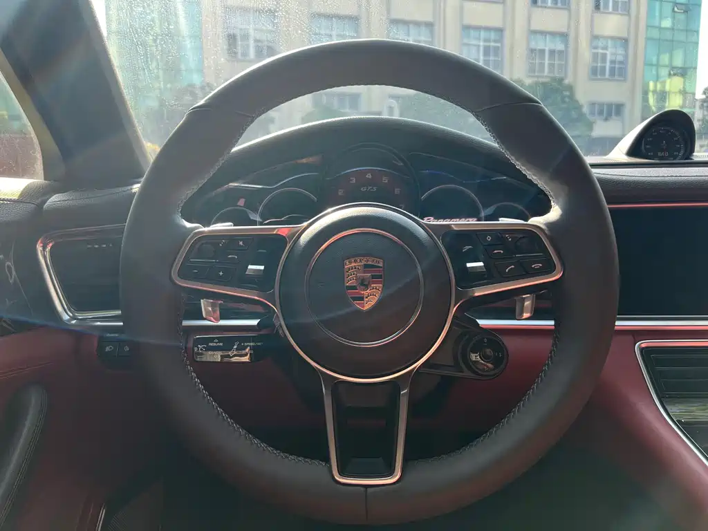 Porsche Panamera 2018 — фото 9