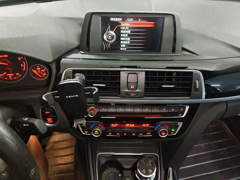 BMW 3 Series 2017 — фото 13