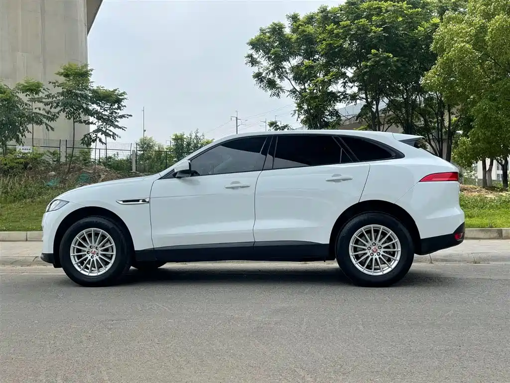 Jaguar F-PACE 2018 — фото 8