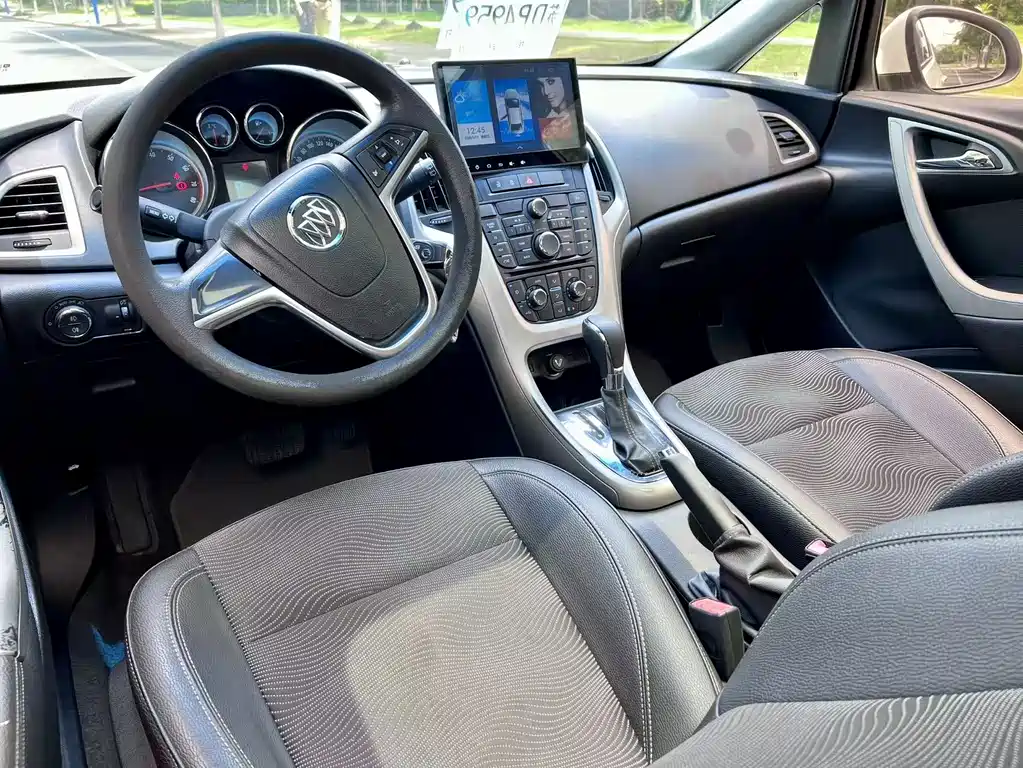 Buick Excelle 2013 — фото 10