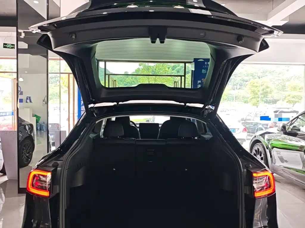 Tesla Model Y 2023 — фото 19