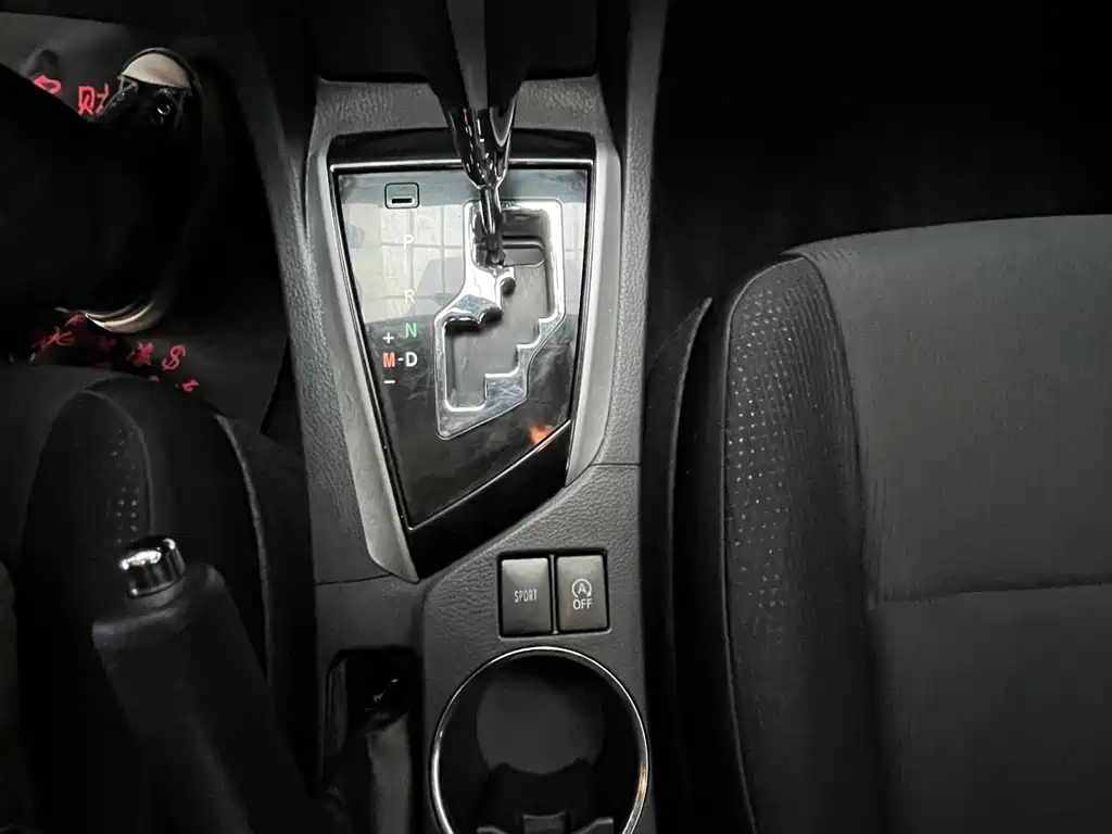 Toyota Corolla 2018 — фото 15