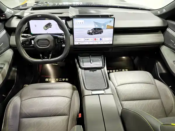 Lynk & Co 08 EM-P 2023