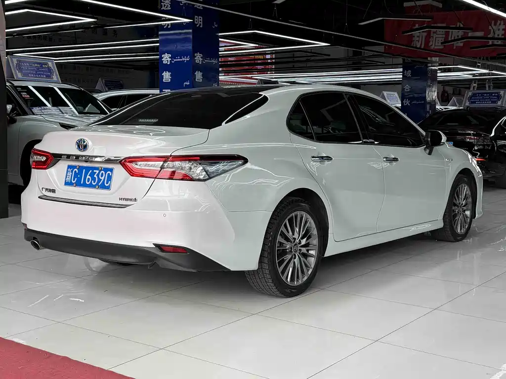 Toyota Camry 2020 — фото 9