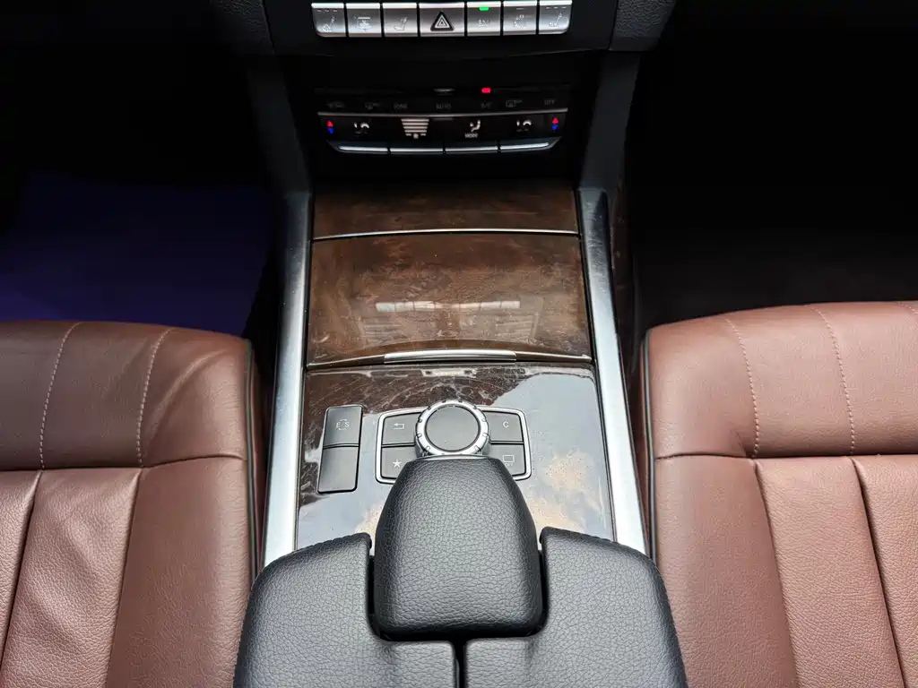 Mercedes-Benz E-Class 2015 — фото 30