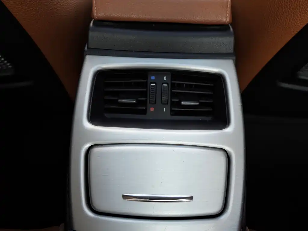 BMW 3 Series 2010 — фото 23