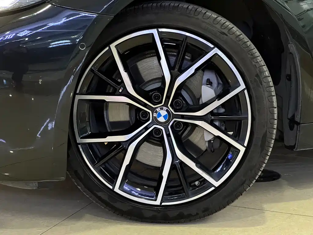 BMW 5 Series 2021 — фото 16