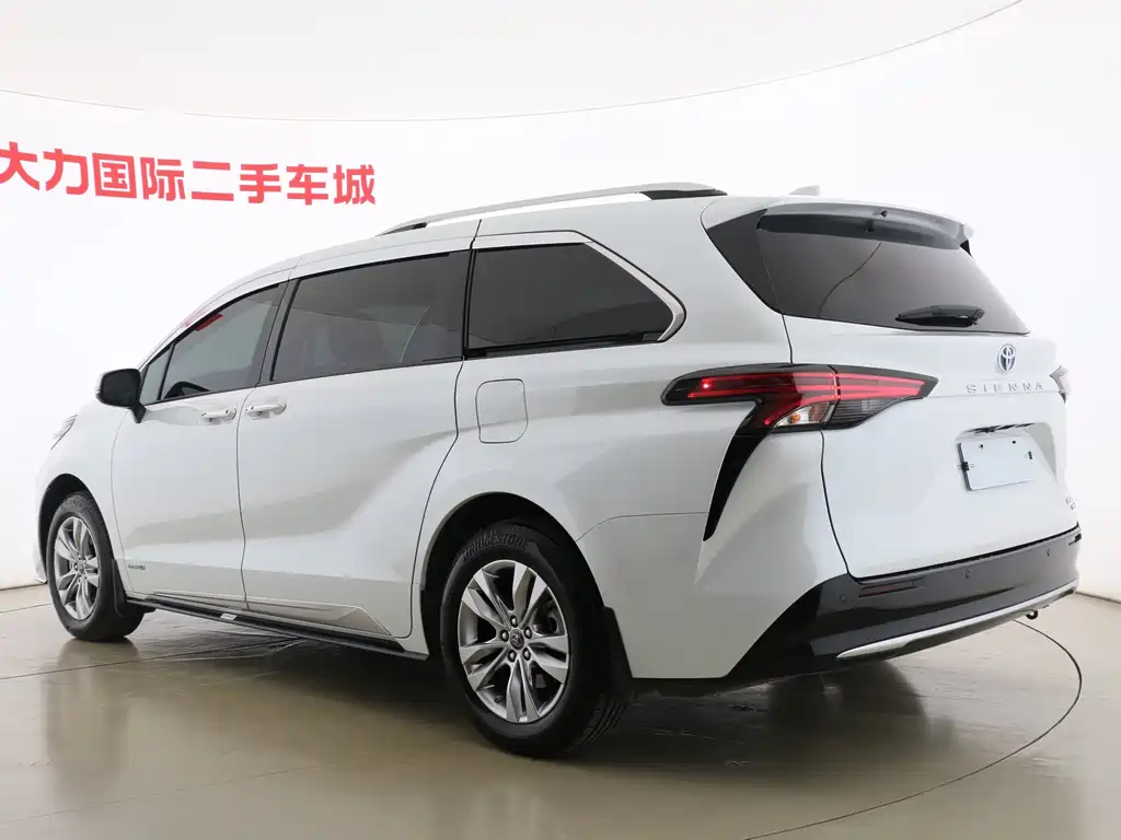 Toyota Sienna 2022 — фото 13