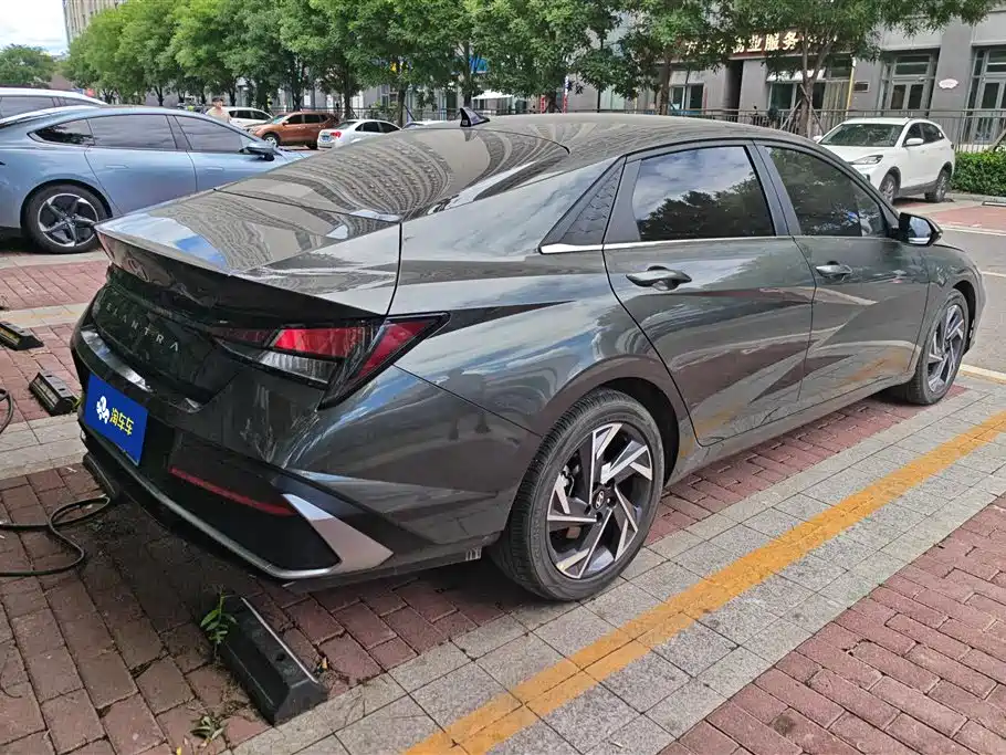 Hyundai Elantra 2024 — фото 3