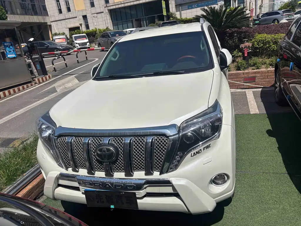 Toyota Prado 2016 — фото 2