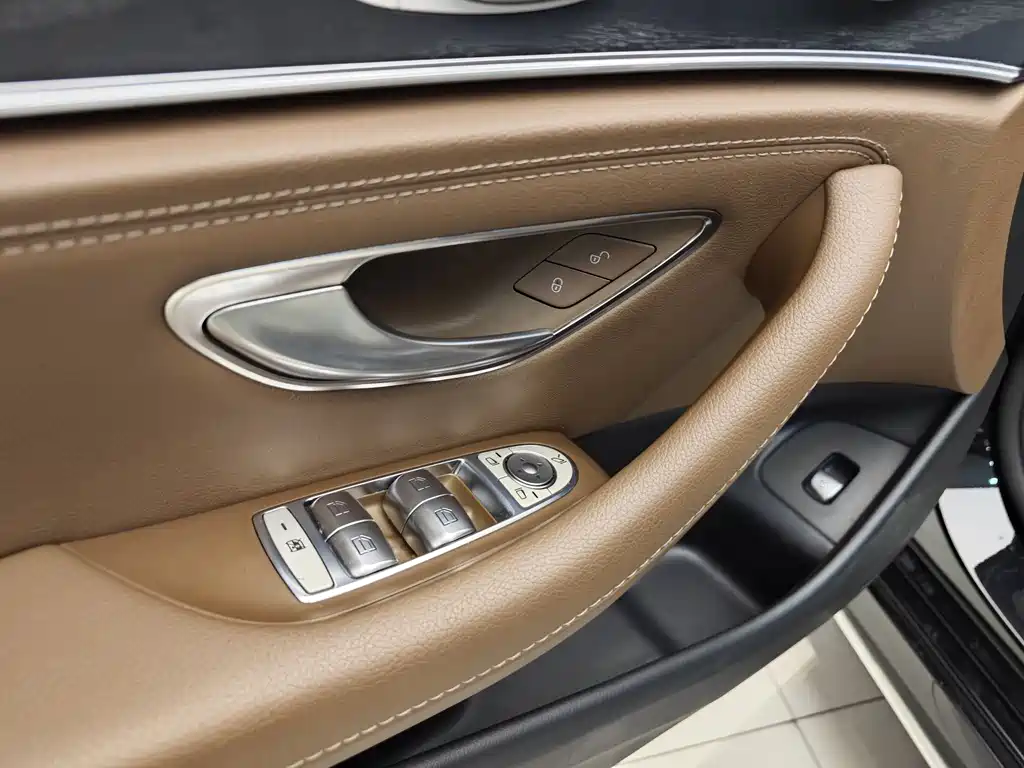 Mercedes-Benz E-Class 2023 — фото 9