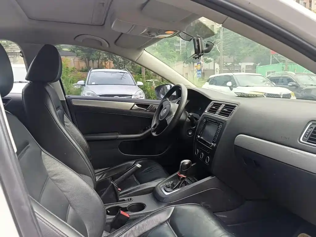 Volkswagen Sagitar 2013