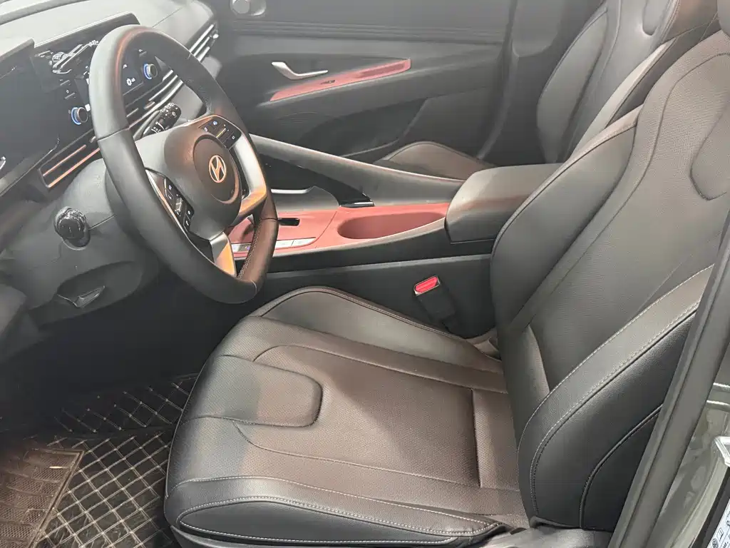 Hyundai Elantra 2025