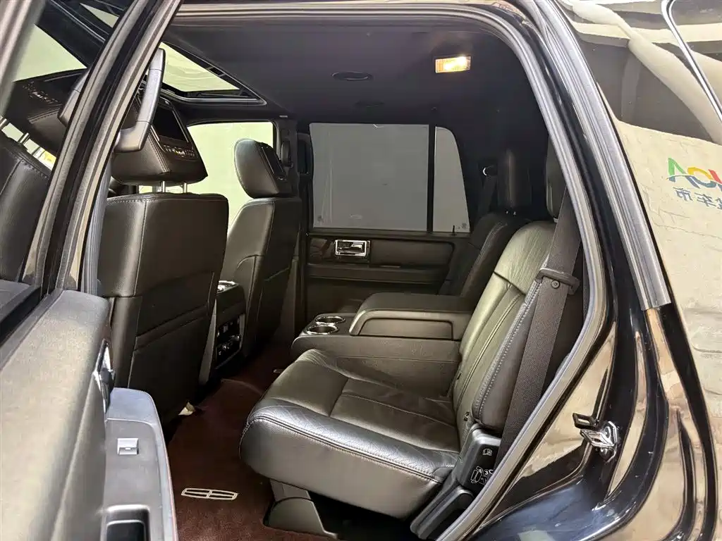 Lincoln Navigator 2016 — фото 10