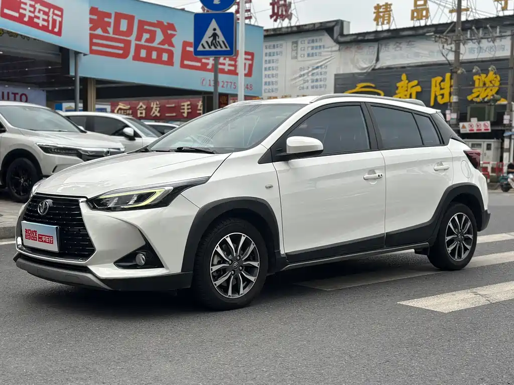 Toyota Yaris L 2023 — фото 1