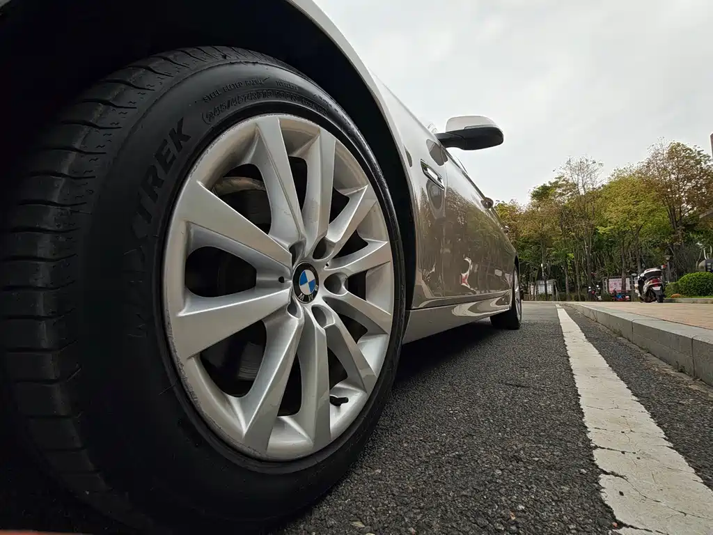 BMW 5 Series 2015 — фото 8