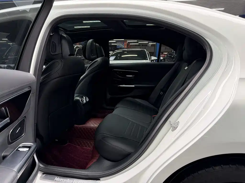 Mercedes-Benz C-Class 2023 — фото 10