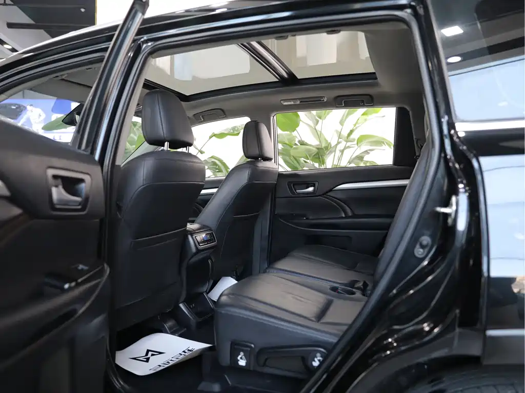 Toyota Highlander 2020 — фото 12