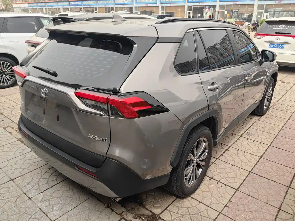 Toyota RAV4 2024 — фото 12