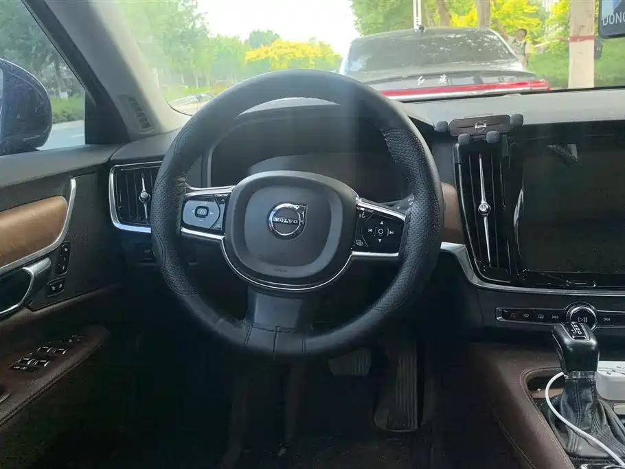 Volvo S90 2019 — фото 15