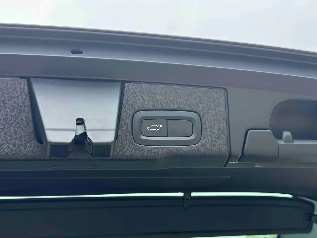 Volvo XC60 2020 — фото 25