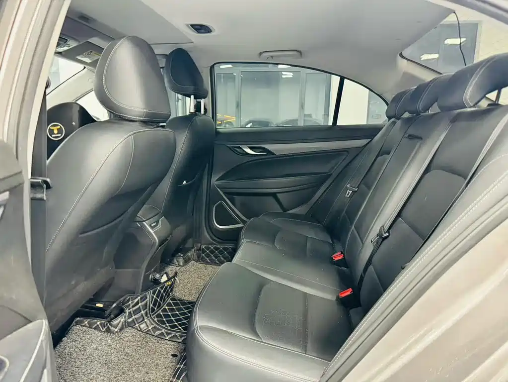 Geely Emgrand 2021