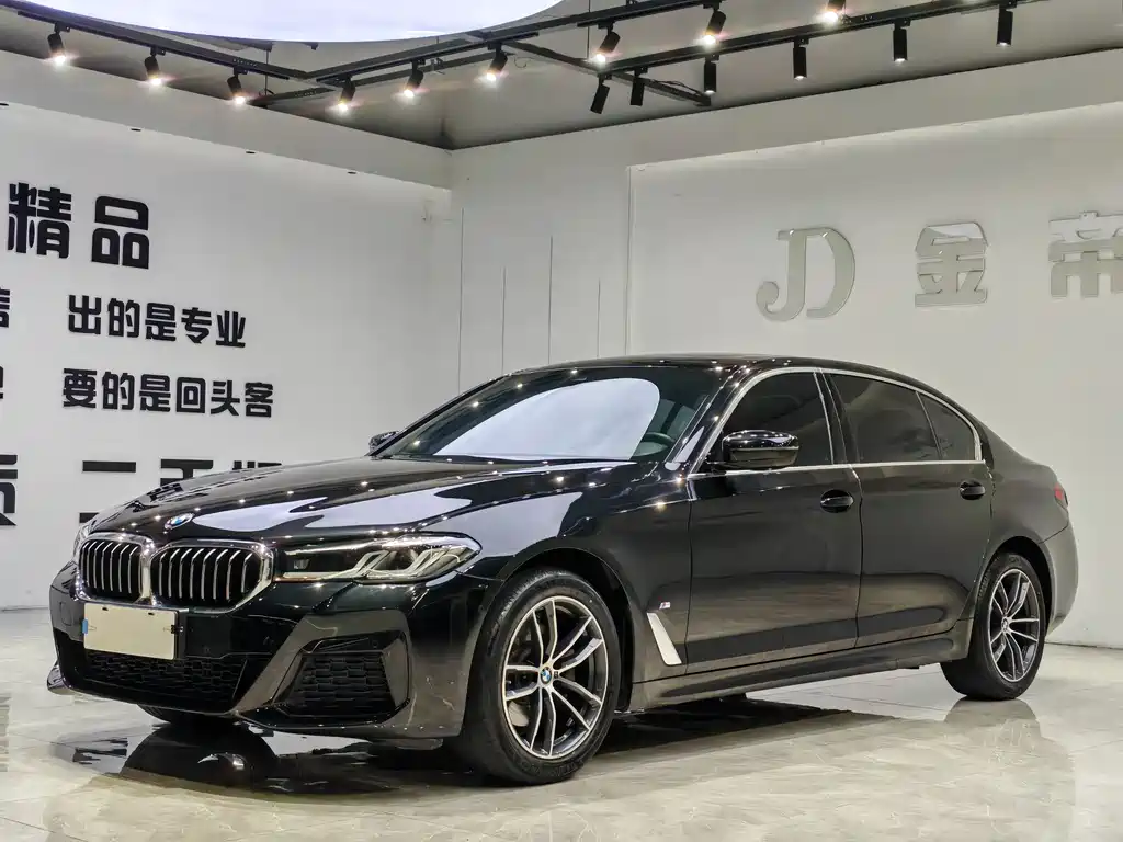 BMW 5 Series 2023 — фото 1