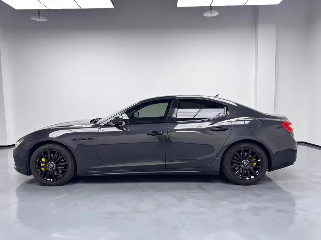 Maserati Ghibli 2017 — фото 19