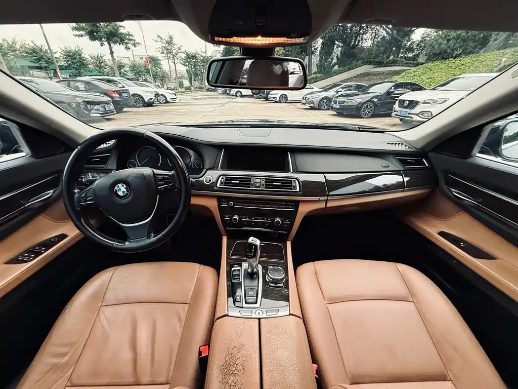 BMW 7 Series 2015 — фото 32