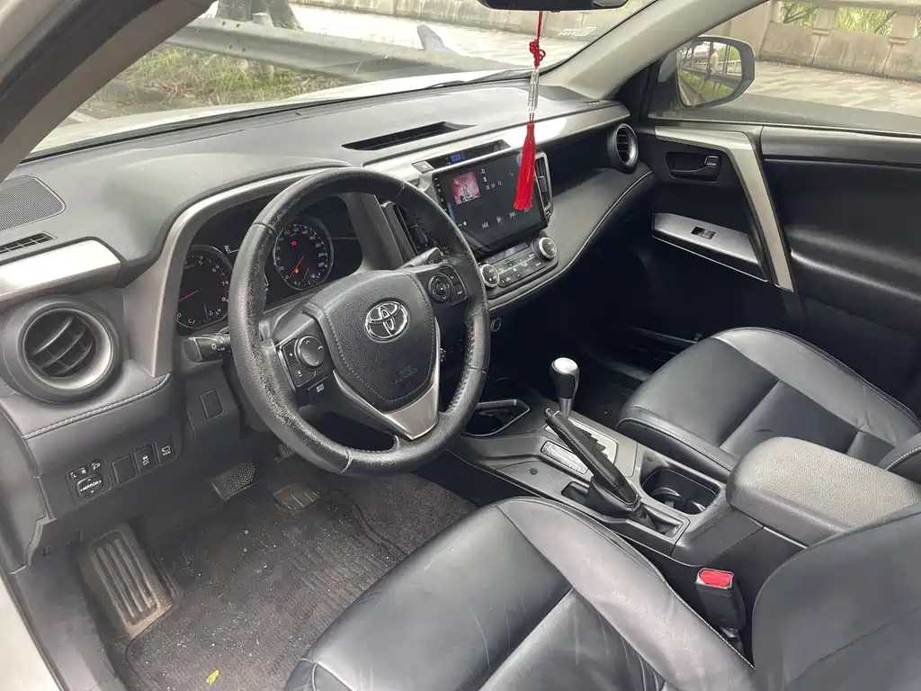 Toyota RAV4 2016 — фото 6
