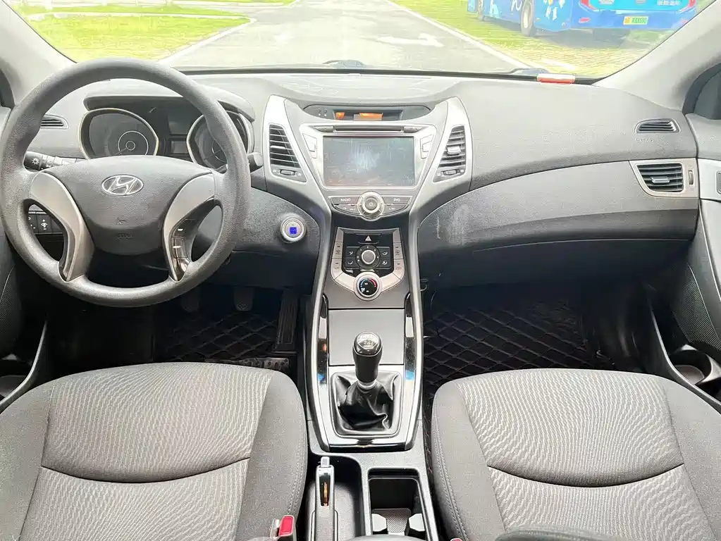 Hyundai Elantra Langdong 2015 — фото 8
