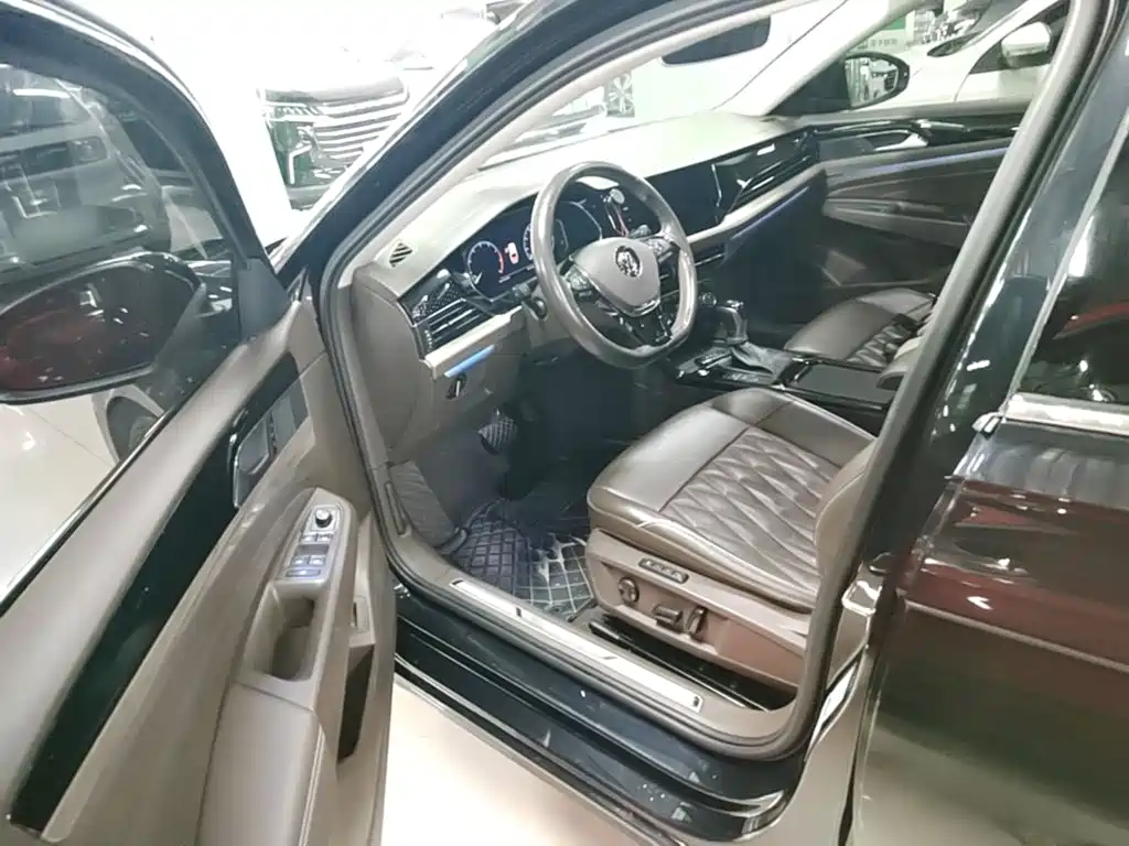 Volkswagen Passat 2018 — фото 16