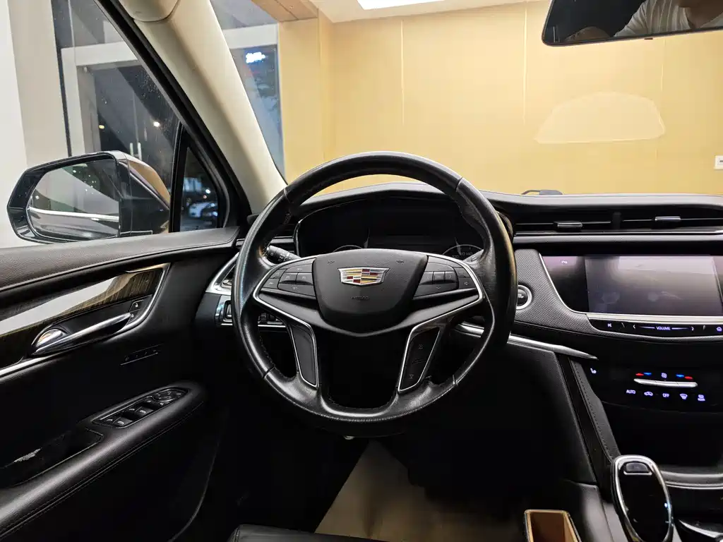 Cadillac XT5 2018 — фото 16