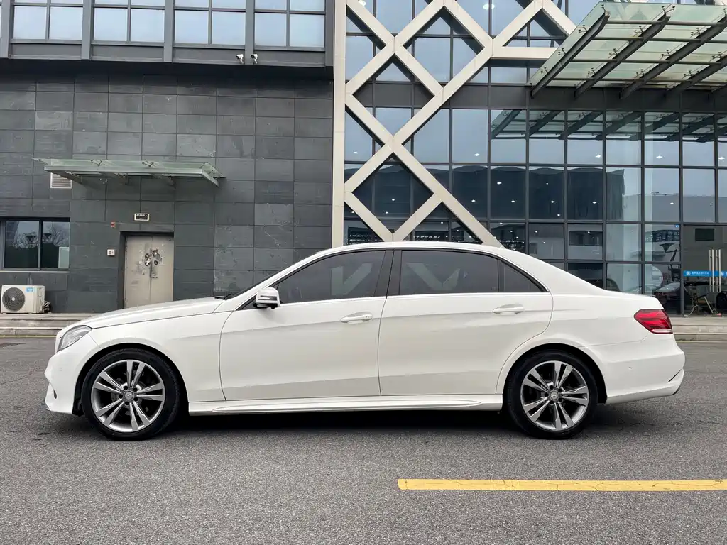 Mercedes-Benz E-Class 2015 — фото 4