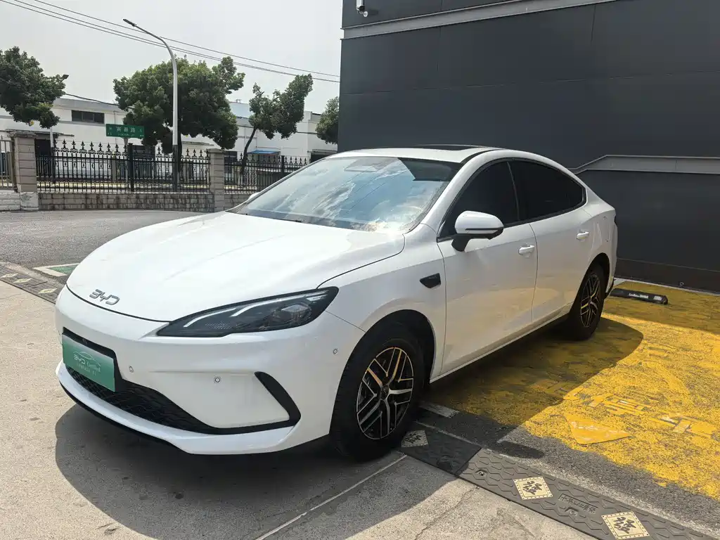 BYD Seal 05 DM-i 2025 — фото 1