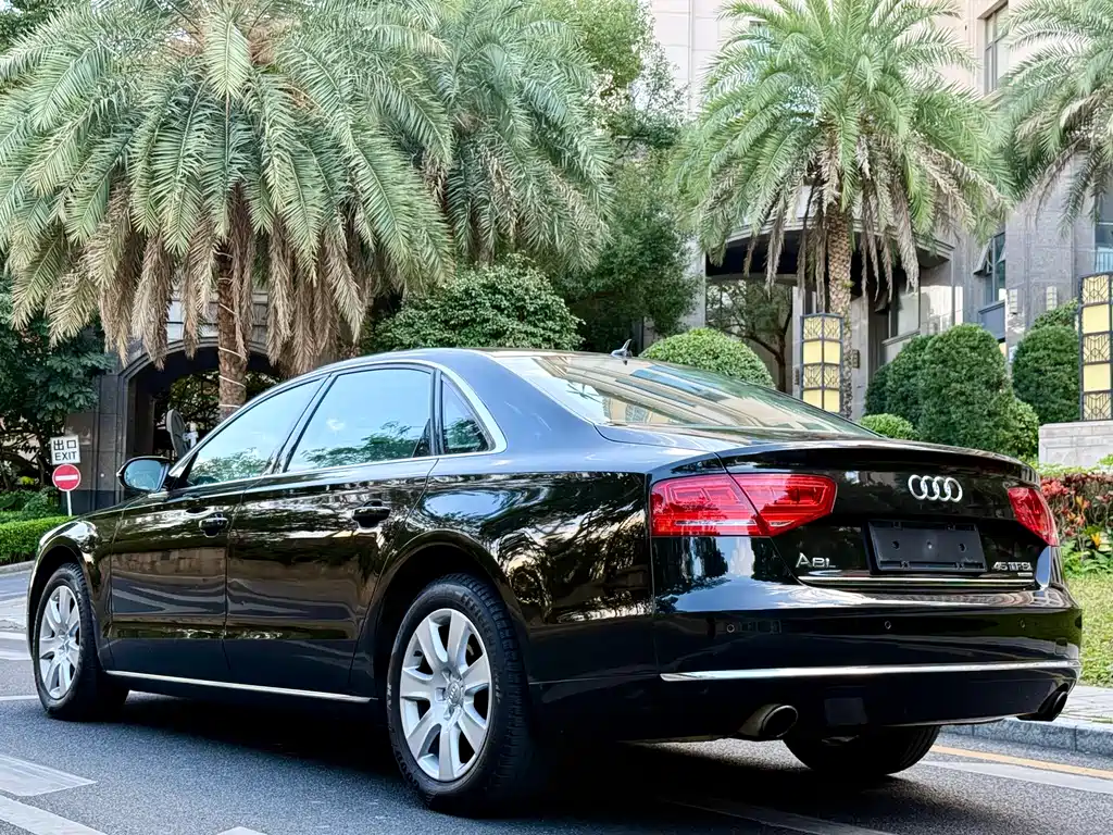 Audi A8 2013 — фото 7