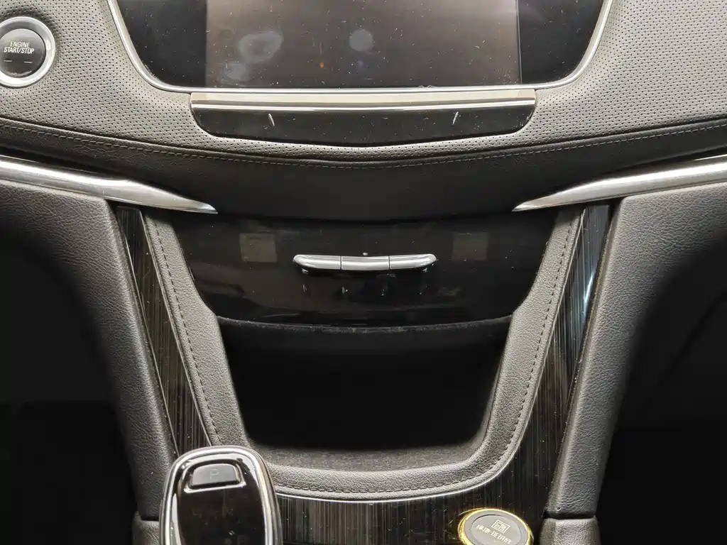 Cadillac XT5 2018 — фото 18