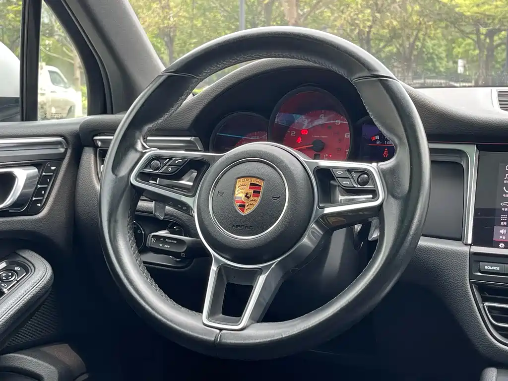 Porsche Macan 2019 — фото 18