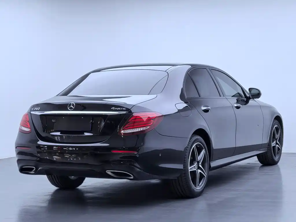 Mercedes-Benz E-Class 2019 — фото 19