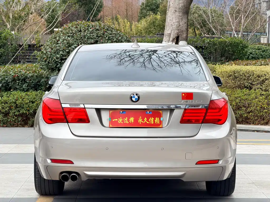 BMW 7 Series 2012 — фото 14