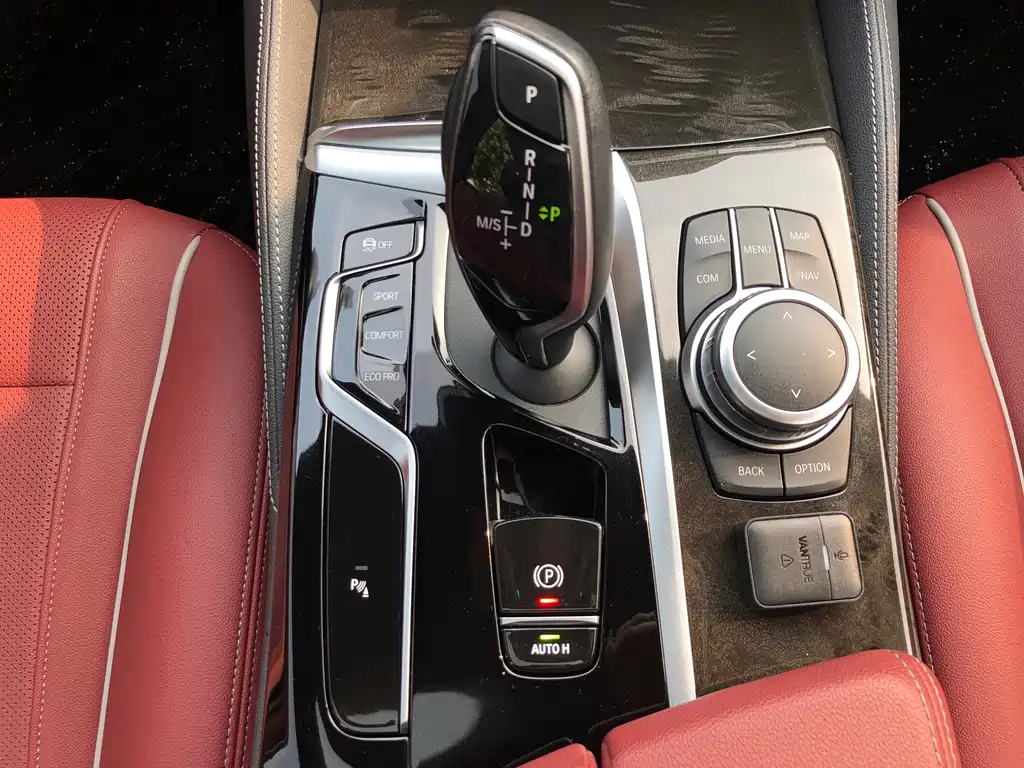 BMW 5 Series 2022 — фото 12