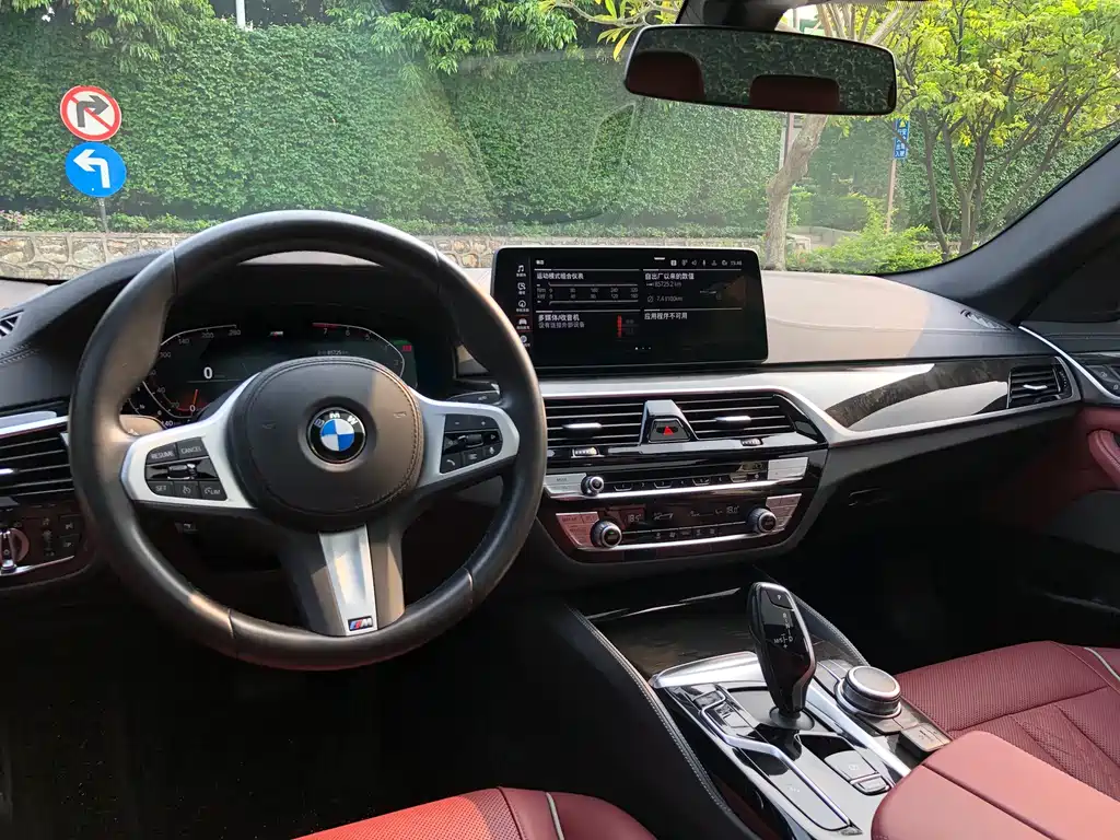 BMW 5 Series 2022 — фото 16