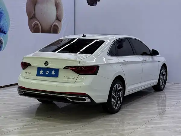 Volkswagen Sagitar 2022