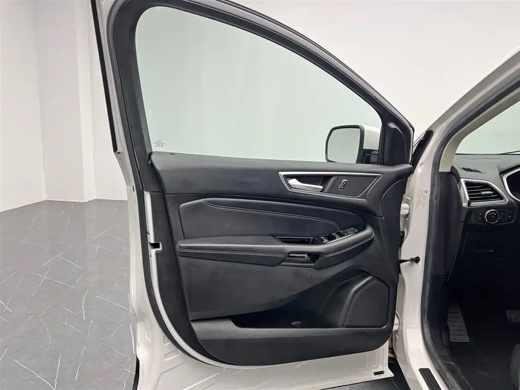 Ford Edge 2018 — фото 12