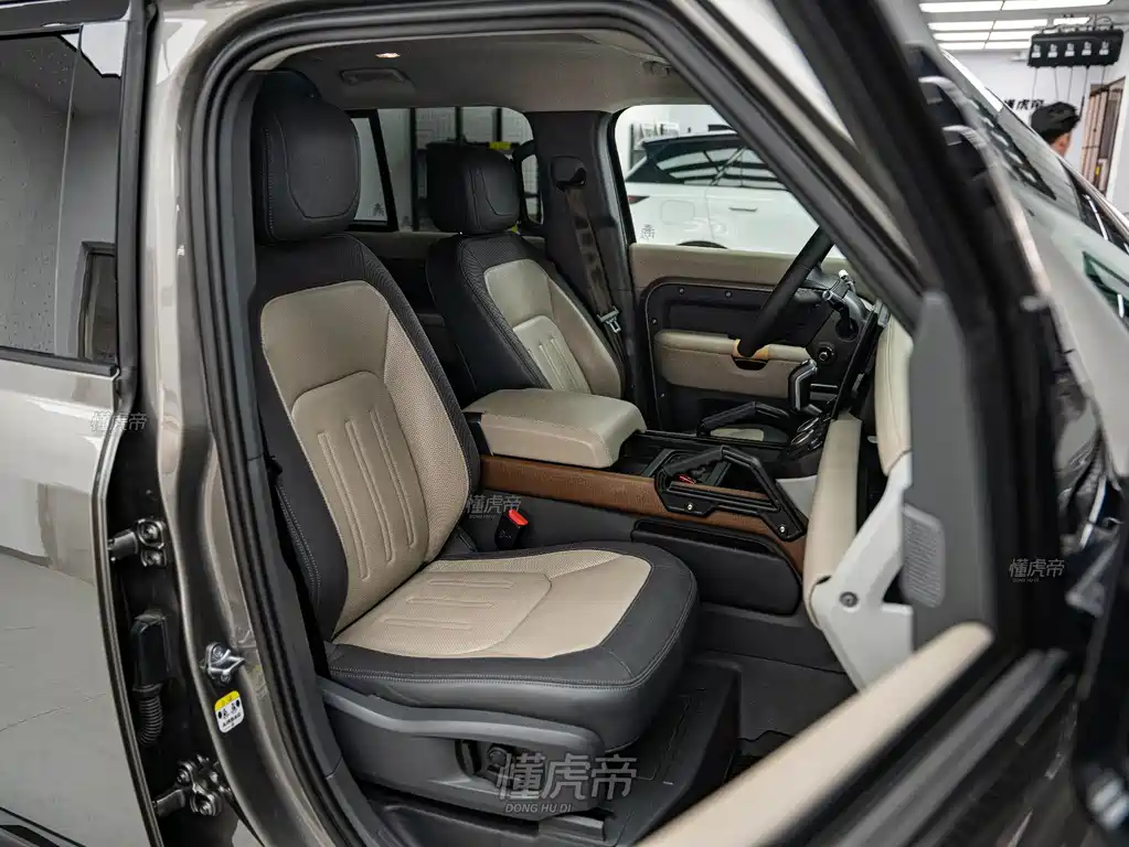 Land Rover Defender 2021 — фото 15