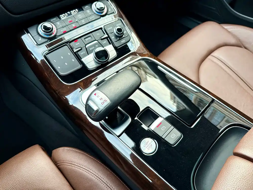 Audi A8 2014 — фото 15