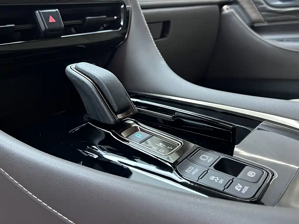 Toyota Vellfire 2024 — фото 19
